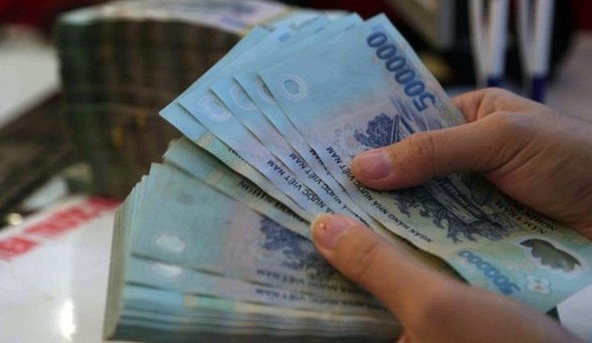 Nhiều người lao động chuẩn bị tinh thần tiền thưởng Tết sẽ giảm