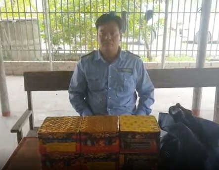Bắt giữ vụ vận chuyển trái phép 11kg pháo hoa 