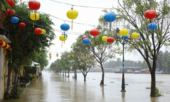 Hội An lại ngập sâu trong nước lũ