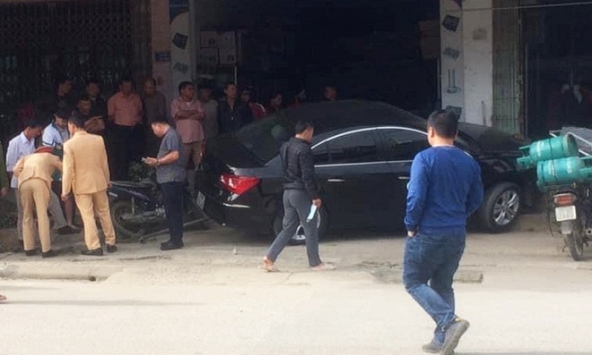 Tài xế ôtô không bằng lái đâm 2 cha con tử vong đã bỏ trốn