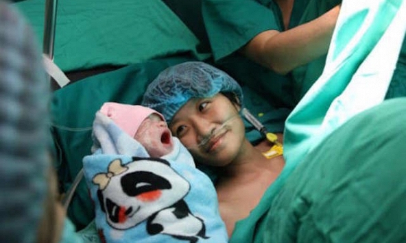 Ca mổ 'bắt con' kì tích cho sản phụ mắc ung thư hệ bạch huyết