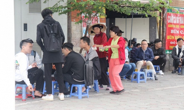 Nhiều người ở thủ đô vẫn 'dửng dưng' dù dịch có dấu hiệu quay trở lại