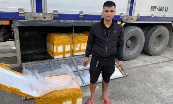 Thanh Hóa: Cuối năm nhiều vụ vận chuyển trái phép pháo, thực phẩm bẩn bị bắt giữ