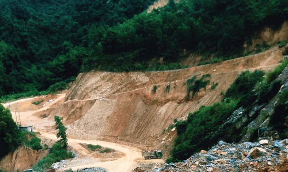  Hà Trung (Thanh Hoá):  Ngụy trang 'bóc phong hóa' xẻ đồi, bạt núi khai thác đất vượt thẩm quyền? 