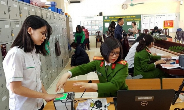 Khi cấp đổi sang thẻ gắn chíp, Căn cước công dân mã vạch sẽ bị cắt góc