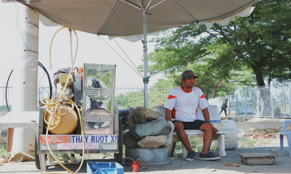 Chú 'Minh cô đơn' ở làng Đại học: 'Tụi nó lấy mất chiếc xe ba gác của chú rồi!'