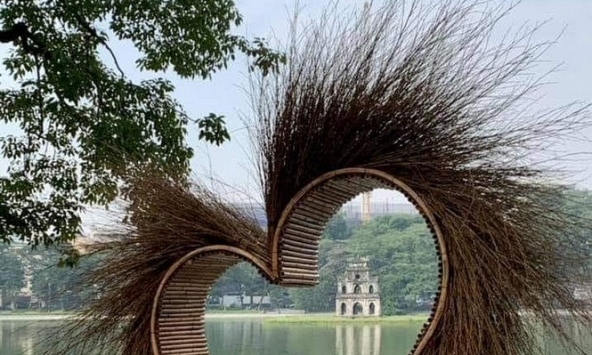 Sở Văn hóa Hà Nội nói gì về 'trái tim lông lá' xuất hiện ở Hồ Gươm 