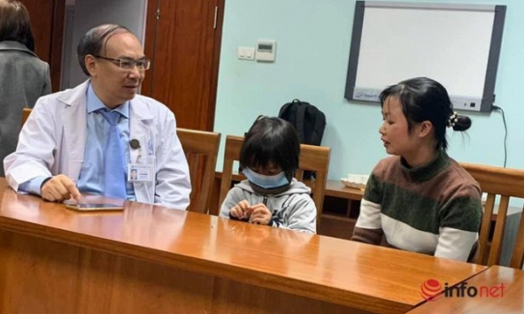 Cô bé 11 tuổi chỉ nặng 19kg, hình dáng như em bé mẫu giáo lớn