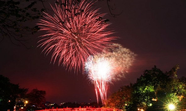 Chương trình nghệ thuật rộn ràng ở các thành phố lớn chào đón năm mới