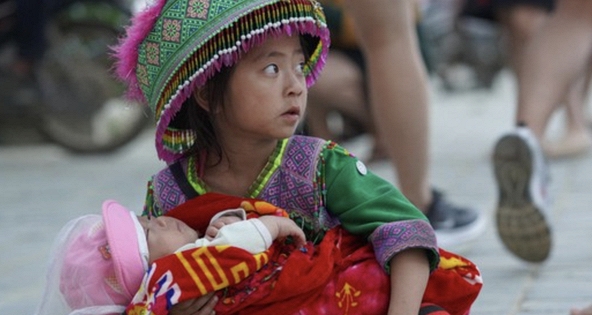 Sapa kêu gọi không mua hàng rong của trẻ em để bảo vệ trẻ em