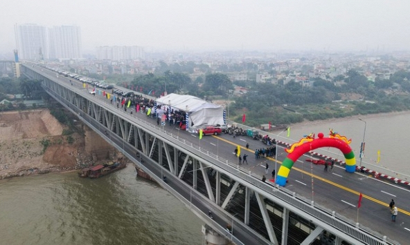 Cầu Thăng Long chính thức thông xe