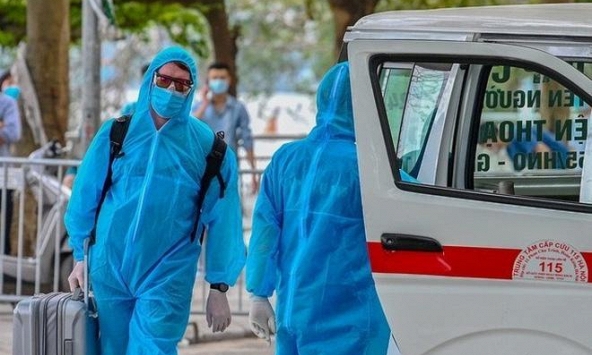 Du học sinh nhiễm COVID-19 ra ngoài ăn tối khi phải cách ly tại nhà