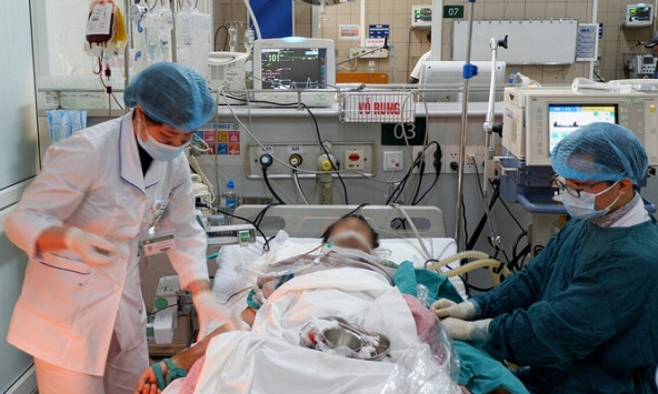 Người đàn ông 40 tuổi hôn mê, nguy kịch do uống rượu 9 ngày liên tục