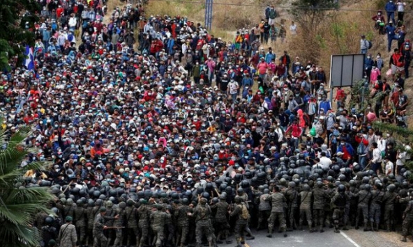 Hàng nghìn người Trung Mỹ xin tị nạn đổ về biên giới Mỹ