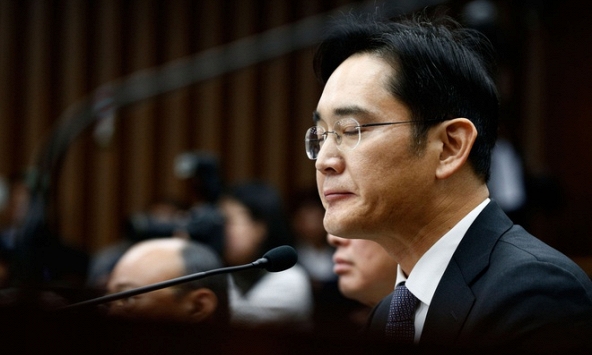 'Thái tử Samsung' bị kết án 2,5 năm tù