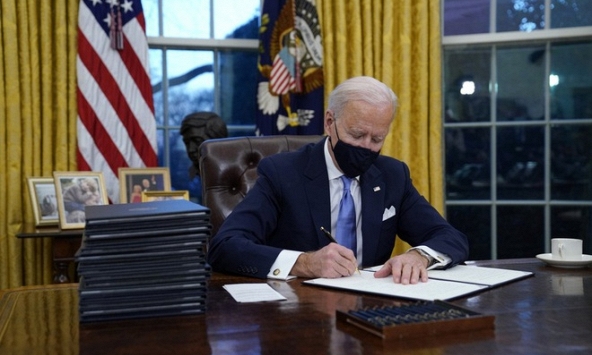 Những sắc lệnh đầu tiên của tổng thống Biden: Bắt buộc đeo khẩu trang, dừng quá trình rút khỏi WHO