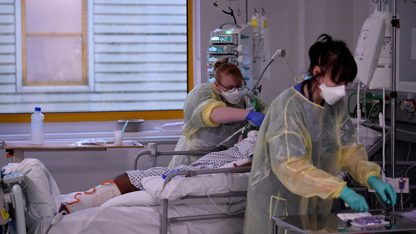 Châu Âu rơi vào 'tình hình nghiêm trọng' vì 3 biến thể virus SARS-CoV-2