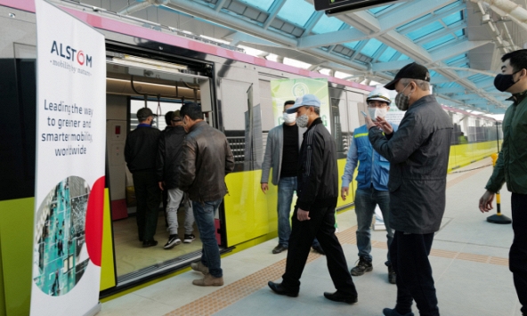 Tham quan đoàn tàu Nhổn - ga Hà Nội 