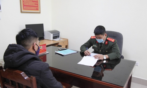 Đăng tin bệnh nhân Covid-19 đi hát có 'tay vịn', nam thanh niên 30 tuổi bị xử phạt 5 triệu đồng