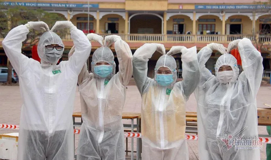 Nhóm sinh viên tình nguyện vào tâm dịch Hải Dương