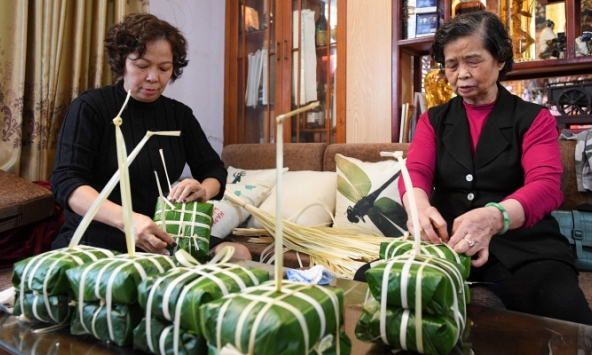 Gia đình 3 thế hệ với 65 thành viên mổ con lợn 170 kg đón Tết