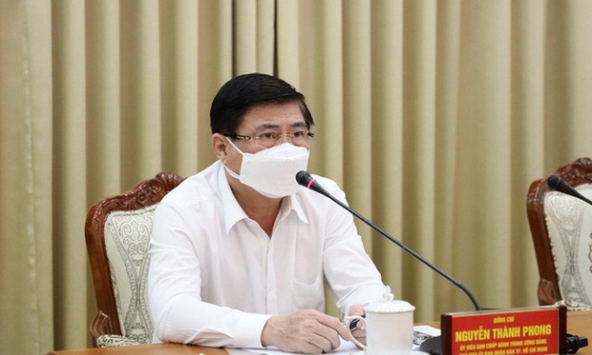 Chủ tịch UBND TP.HCM: 'Tôi chụp ảnh đeo khẩu trang thấy vẫn đẹp như thường'
