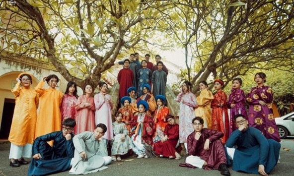 Ngày Tết diện cổ phục và những lưu ý về áo dài cách tân