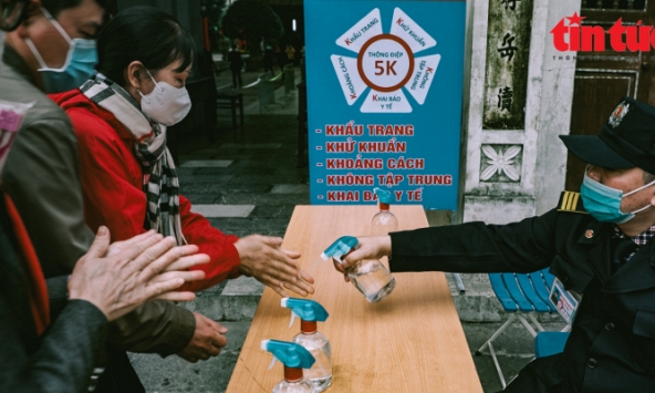 Nghiêm túc phòng, chống dịch COVID-19 khi đi lễ ngày xuân