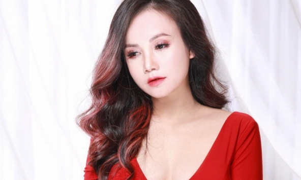 Diễn viên Hoàng Yến chia sẻ sau những đổ vỡ: 'Việc của tôi là đàn bà thì chỉ có nhỏ bé thôi'