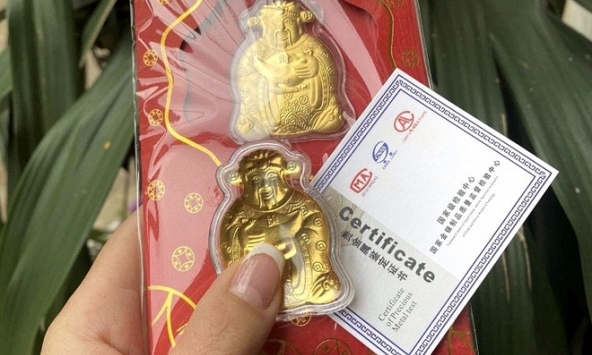 Lì xì chứa Thần Tài vàng và trâu vàng giá chỉ 15.000 đồng đắt khách