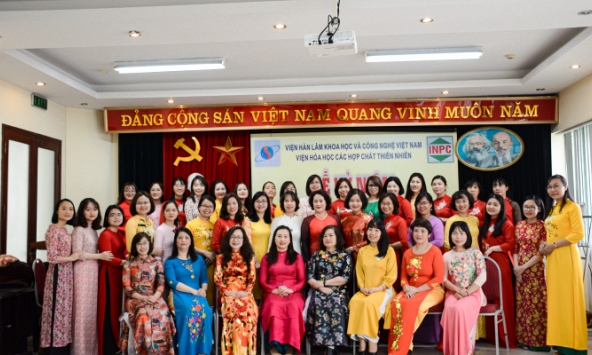 Giải thưởng Kovalevskaia 2020 vinh danh tập thể các nhà khoa học nữ Viện hóa học các Hợp chất thiên nhiên