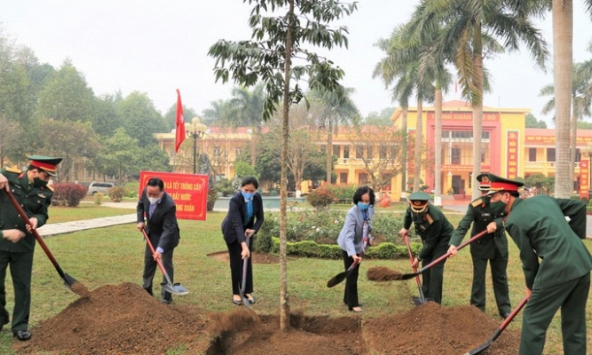 Hội Nữ trí thức Việt Nam tham gia Tết trồng cây Xuân Tân Sửu tại Trung đoàn Thủ đô