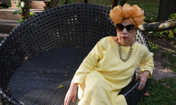 Người phụ nữ 65 tuổi khiến cư dân mạng trầm trồ với gu thời trang 'chất như nước cất'