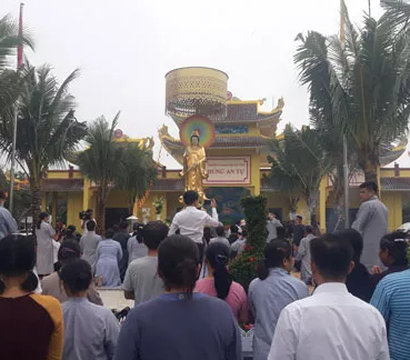 'Thần y' Võ Hoàng Yên đã tổ chức bốc thuốc, khám bệnh cho người dân như thế nào?