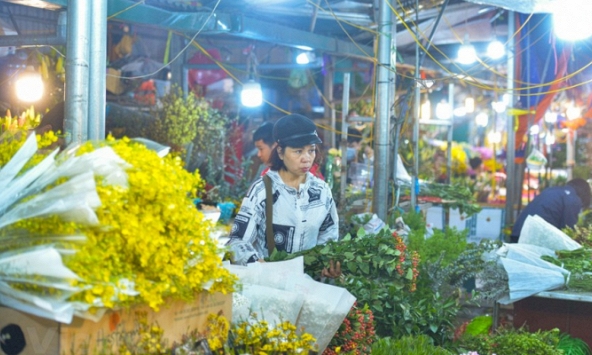 Cảnh nhộn nhịp ở chợ hoa lớn nhất Thủ đô trước ngày 8/3