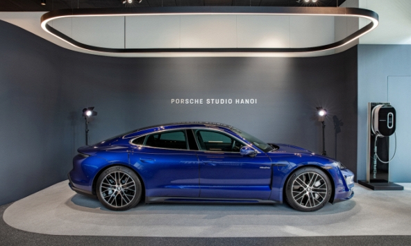 Một không gian “chất” cho người mê xe ở Hà Nội vừa ra mắt