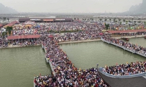 Hà Nam làm việc với chùa Tam Chúc về biển người chen chúc ở bến thuyền