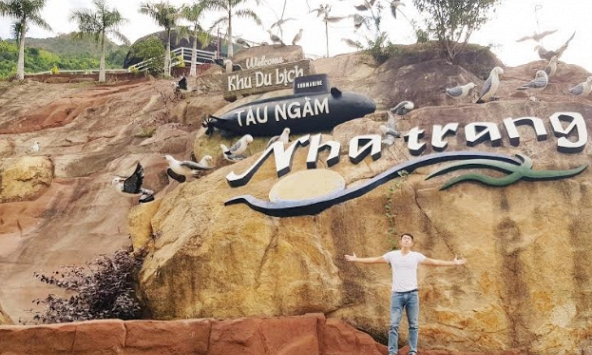 Tàu ngầm Nha Trang - Nơi tự tình của đá