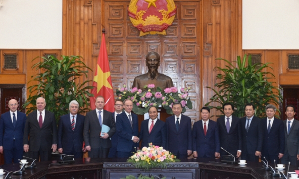 Thủ tướng cảm ơn Nga tặng Việt Nam lô vaccine Sputnik-V