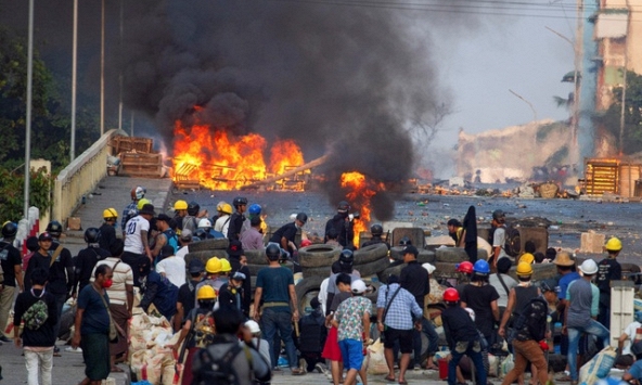 Hơn 1.000 người Myanmar tháo chạy sang Ấn Độ