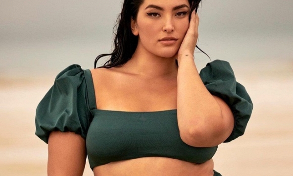 Người mẫu ngoại cỡ châu Á đầu tiên xuất hiện trên tạp chí áo tắm đình đám