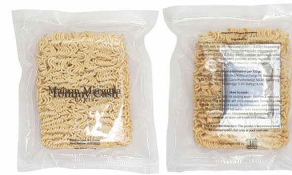 Gói mì tôm phiên bản luxury 300.000 đồng gây sốt