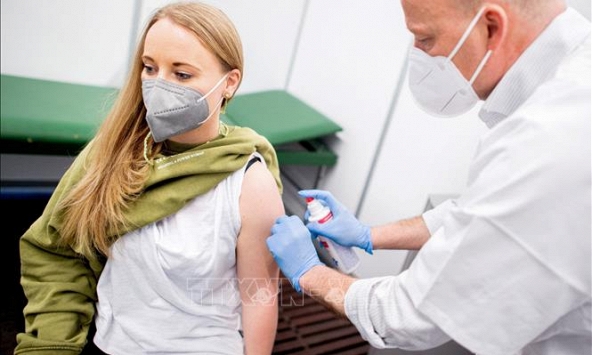 Thế giới chờ làn sóng thế hệ vaccine COVID-19 mới