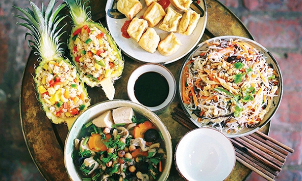 Cỗ chay chùa Phụng Thánh