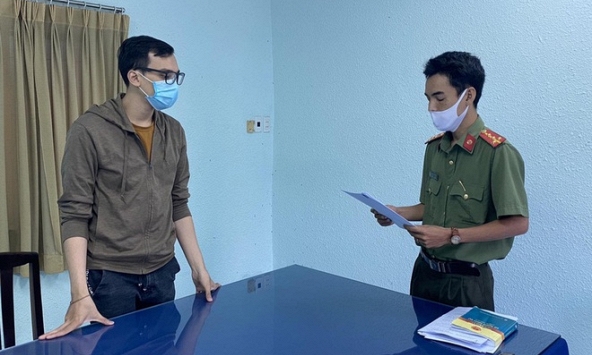 Xét xử nam tiếp viên làm lây lan Covid-19  