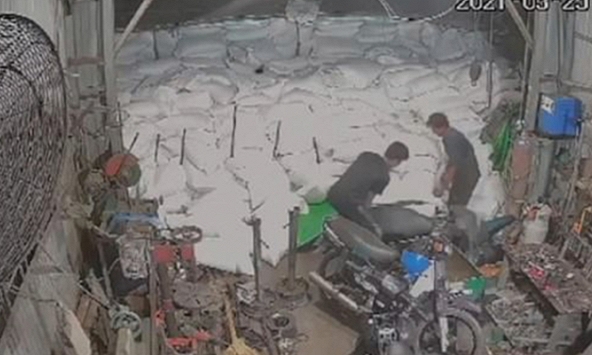 Sự cố hy hữu của xe tải chở gạo Việt Nam lên báo Anh 