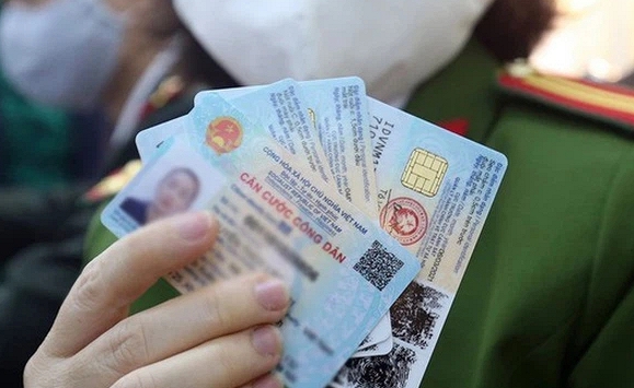 Công dân có hộ khẩu thường trú tỉnh khác có được làm thẻ căn cước công dân gắn chíp ở Hà Nội không?