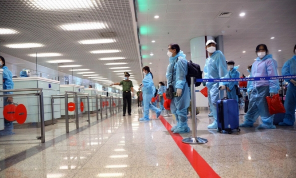 Ba nhóm người dự kiến được áp dụng 'hộ chiếu vaccine' khi nhập cảnh Việt Nam