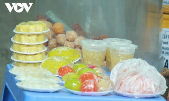 Bánh trôi, bánh chay ngũ sắc 'phục kích' trước ngày Tết Hàn thực