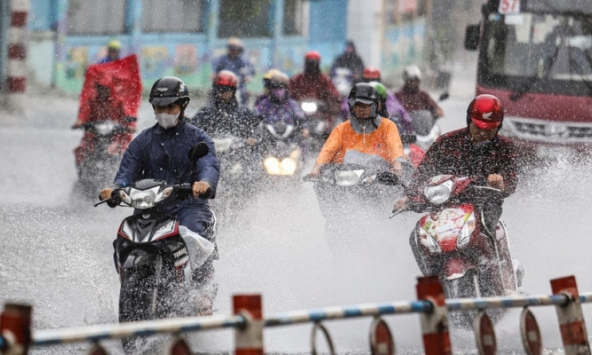 TPHCM lần đầu tiên có cơn mưa vào sáng sớm từ đầu năm 2021 đến nay